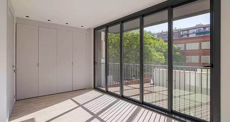 Fix Sliding Screen Door Track in Fleming Island, FL